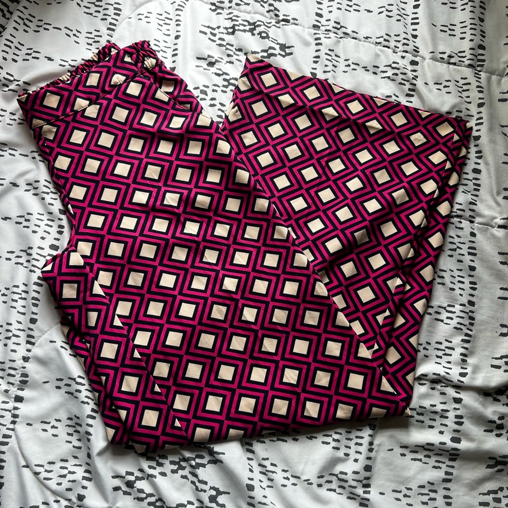 Pink patterned, New York and co flowy pants, size XS